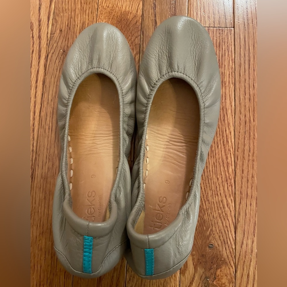 Tieks ballet flats in taupe size 9